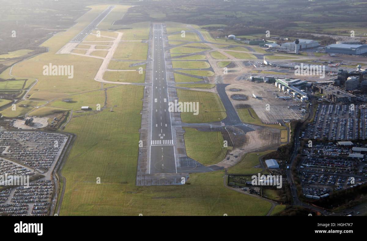 Manchester Airport runways reopen, but passengers warned of